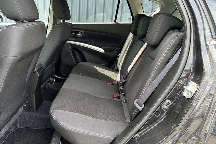 Sort Suzuki S-Cross fra 2018