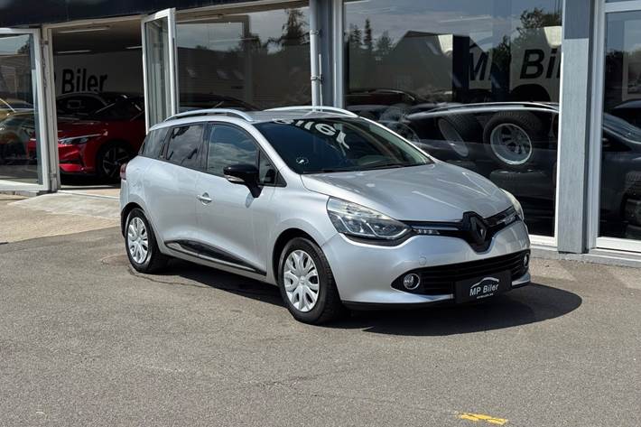 Sølv Renault Clio IV fra 2014 set udefra