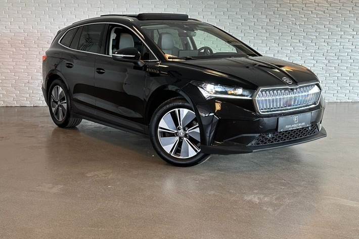 Sort Skoda Enyaq fra 2022 set udefra