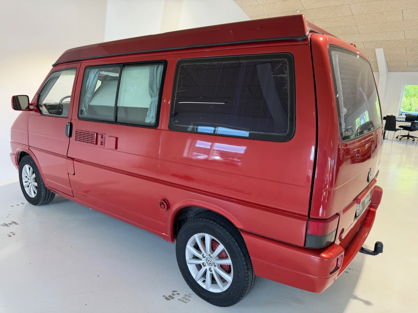 Rød VW California fra 1994