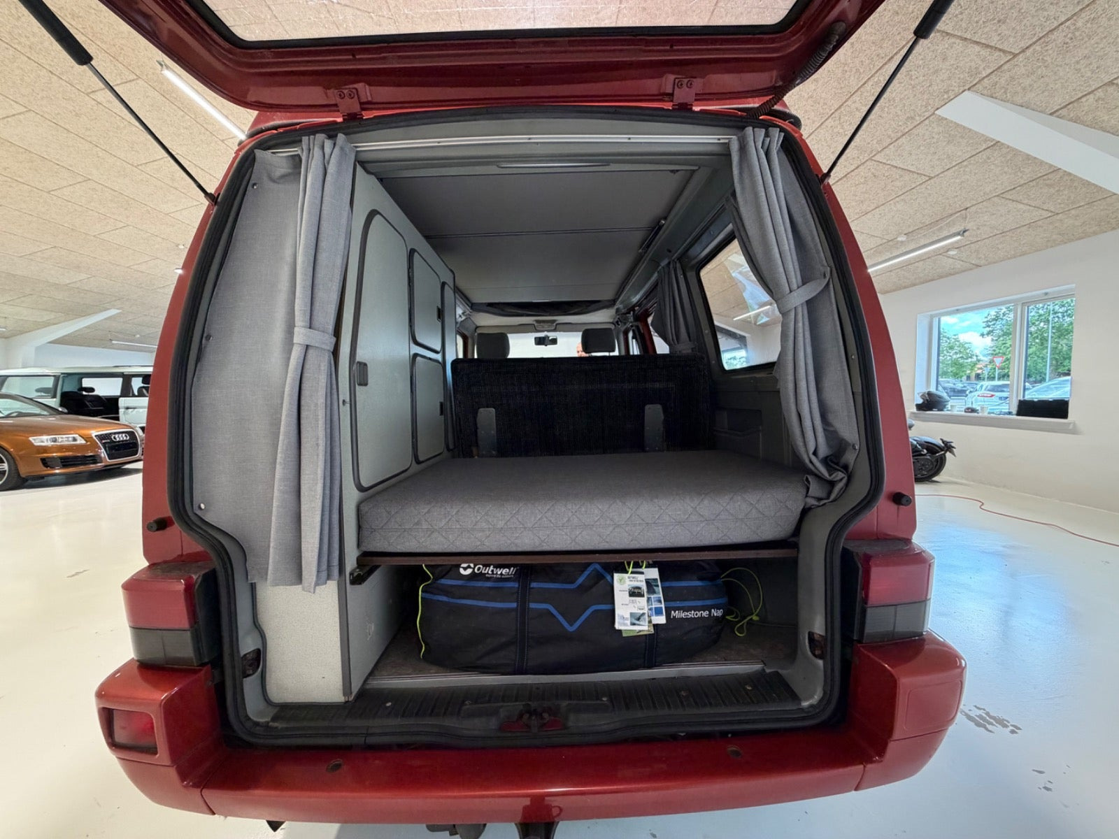 Rød VW California fra 1994