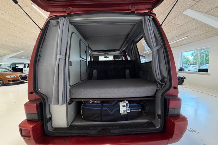 Rød VW California fra 1994
