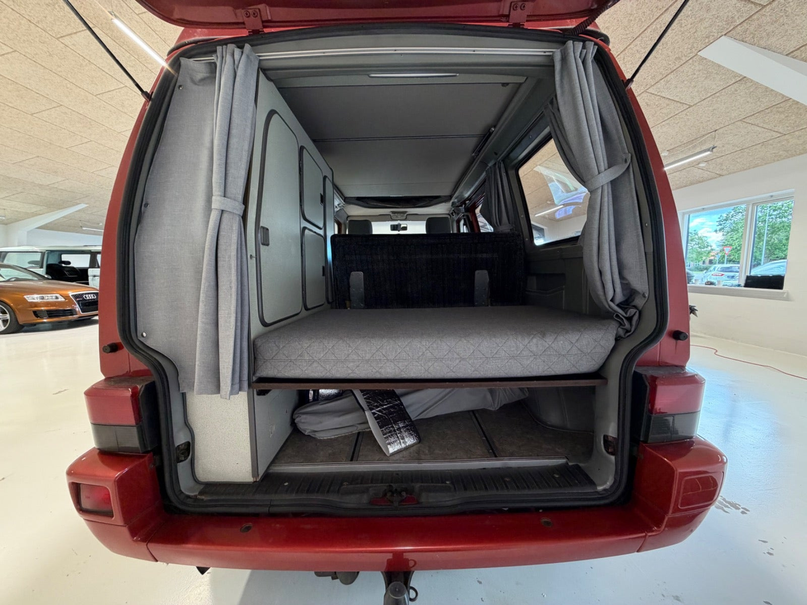 Rød VW California fra 1994