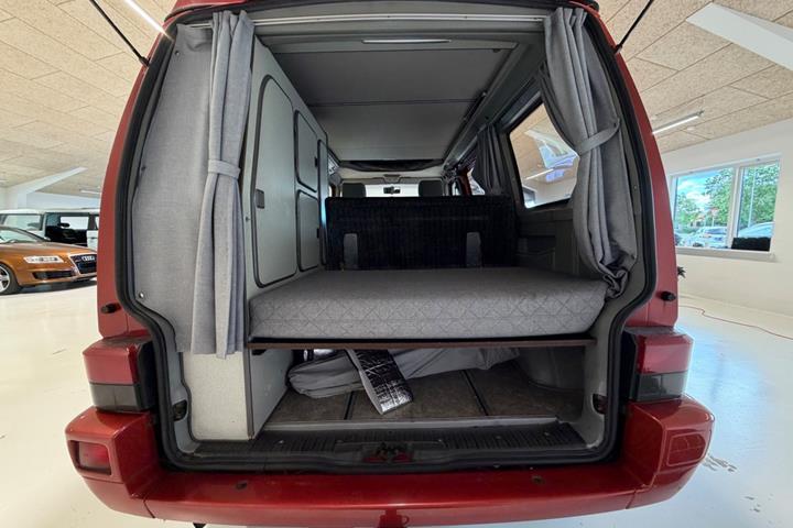 Rød VW California fra 1994
