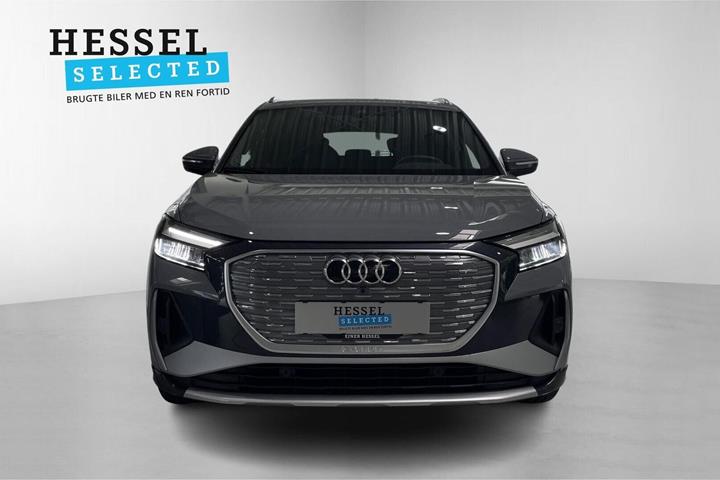 Grå Audi Q4 e-tron fra 2025