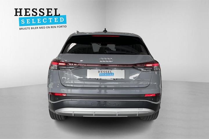 Grå Audi Q4 e-tron fra 2025