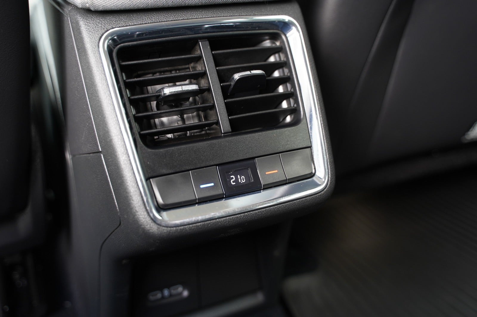 Turquoise Skoda Enyaq fra 2023