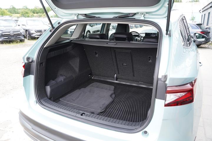 Turquoise Skoda Enyaq fra 2023