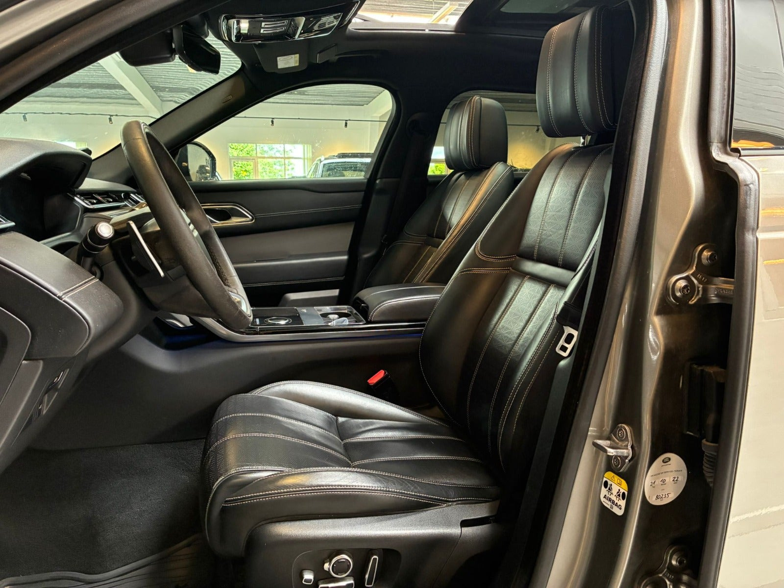 Sølv Land Rover Range Rover Velar fra 2018