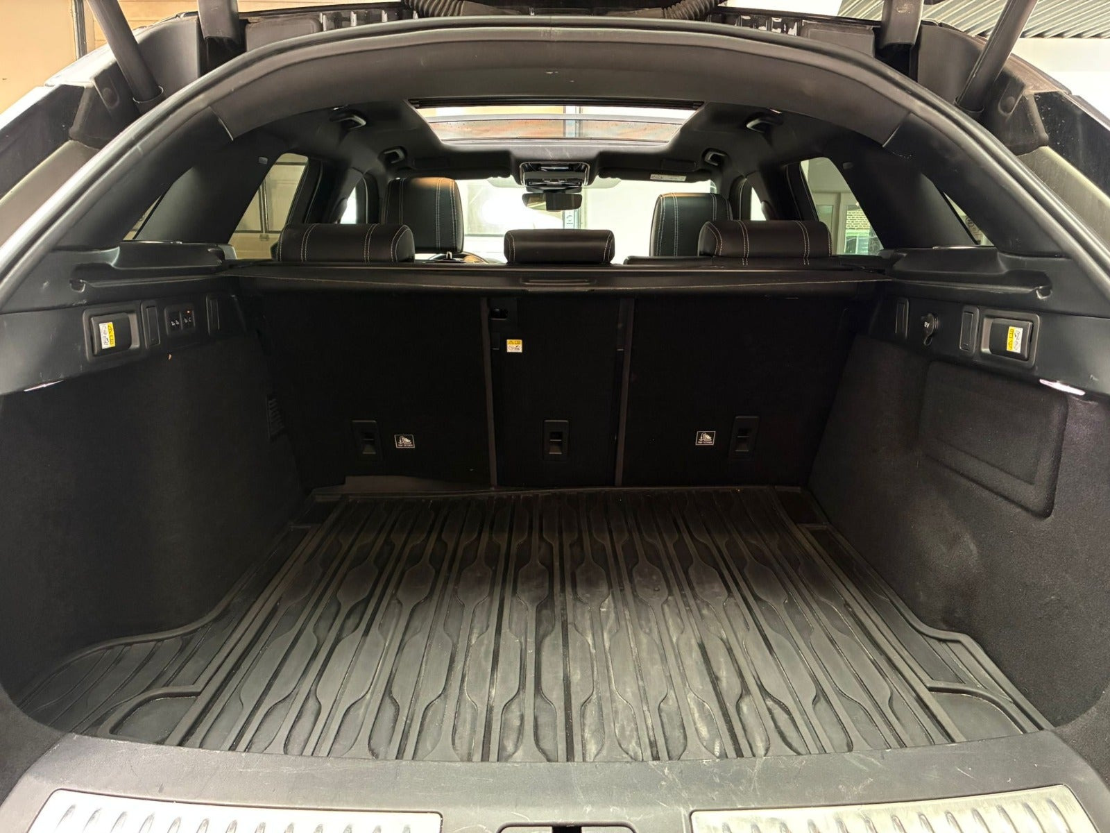 Sølv Land Rover Range Rover Velar fra 2018