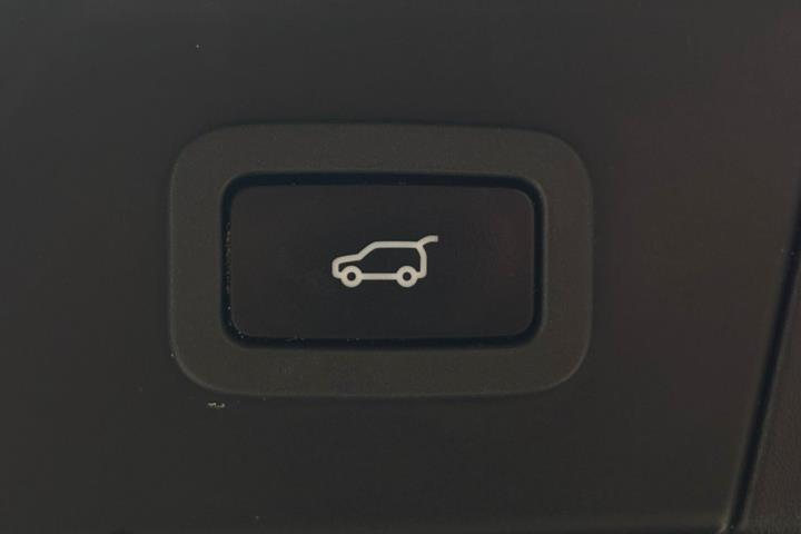 Sølv Land Rover Range Rover Velar fra 2018
