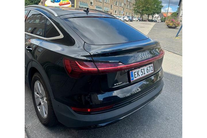 Sort Audi e-tron fra 2021