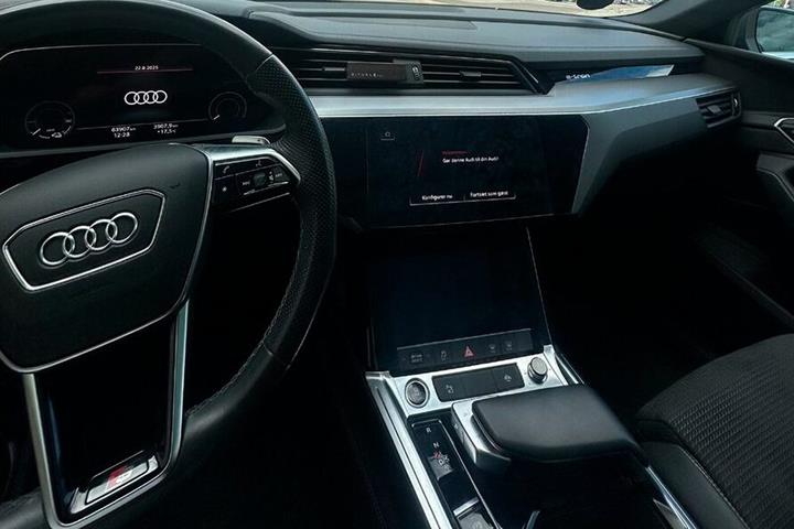 Sort Audi e-tron fra 2021