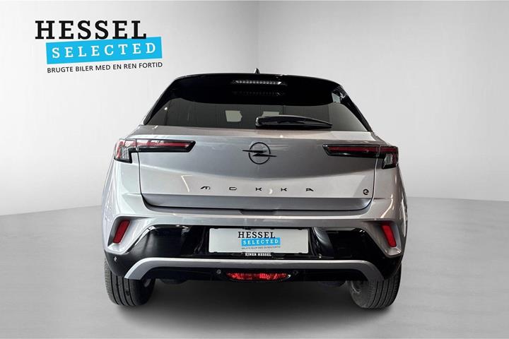 Grå Opel Mokka-e fra 2025