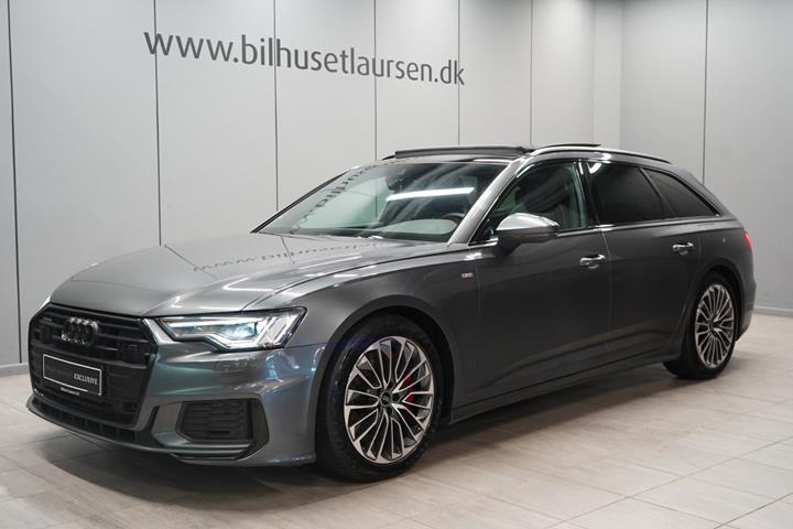 Grå Audi A6 fra 2023 set udefra