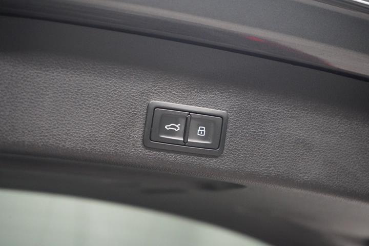Grå Audi A6 fra 2023