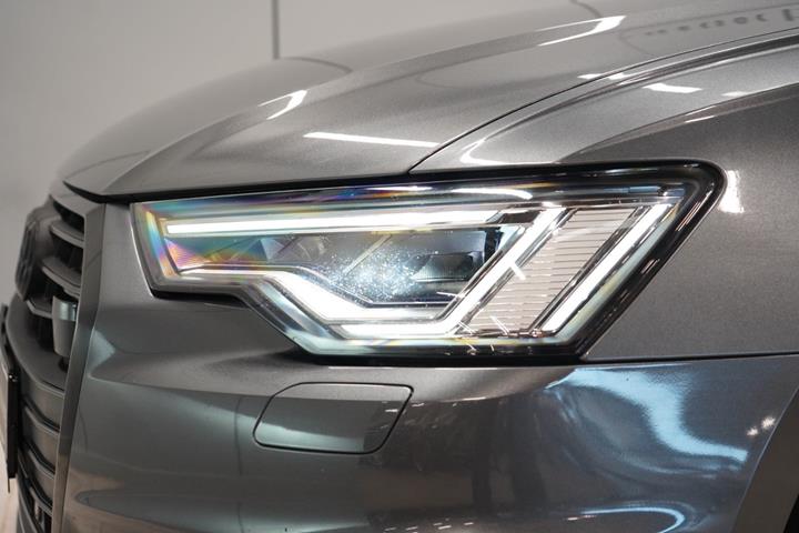 Grå Audi A6 fra 2023