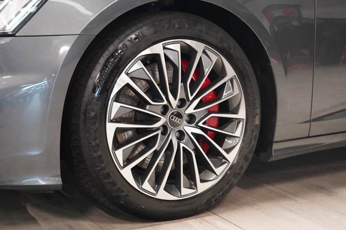 Grå Audi A6 fra 2023