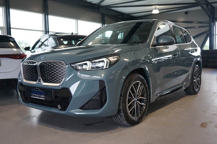 Grå BMW iX1 fra 2024