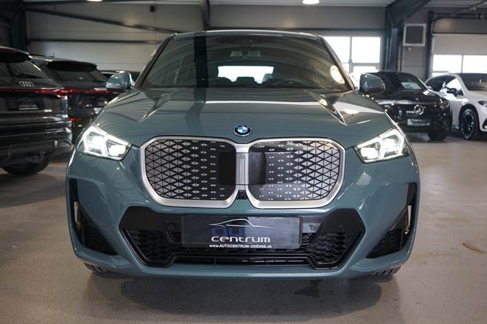 Grå BMW iX1 fra 2024