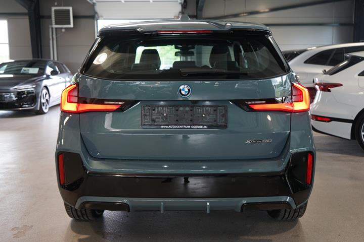 Grå BMW iX1 fra 2024