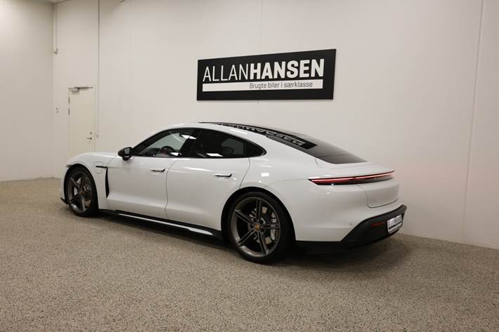 Hvid Porsche Taycan fra 2021