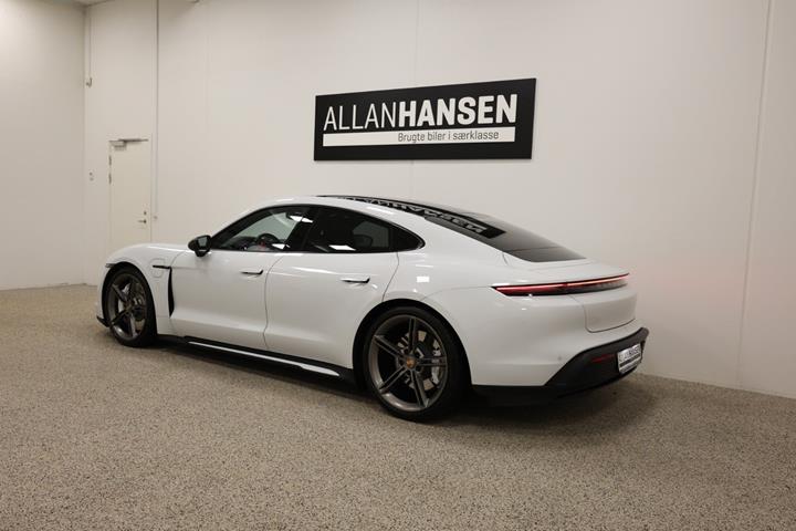 Hvid Porsche Taycan fra 2021