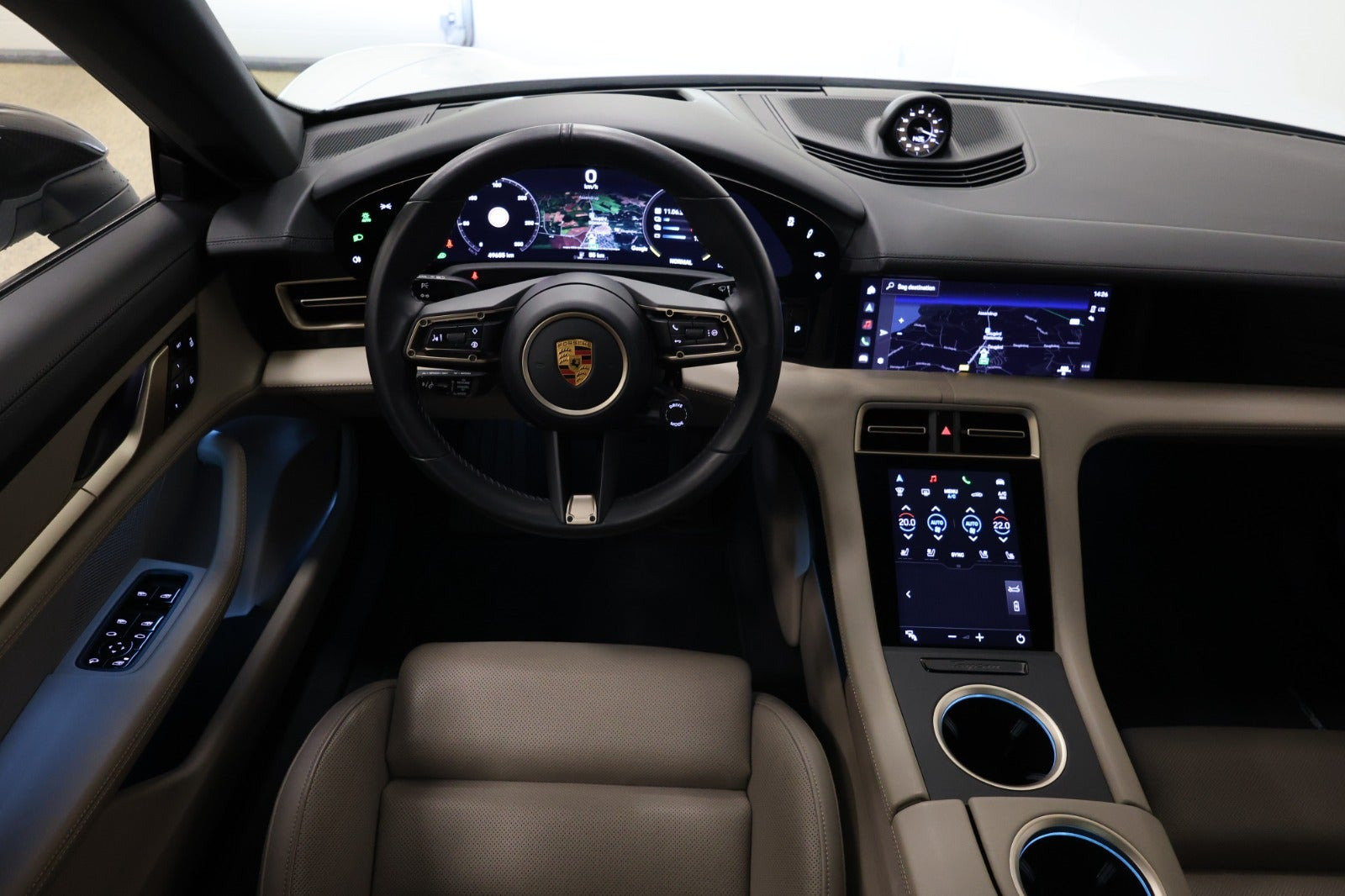 Hvid Porsche Taycan fra 2021