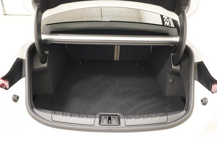 Hvid Porsche Taycan fra 2021