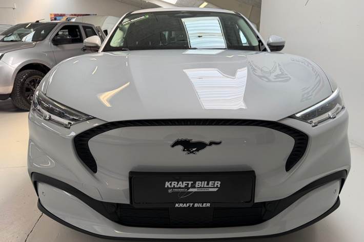 Hvid Ford Mustang Mach-E fra 2023