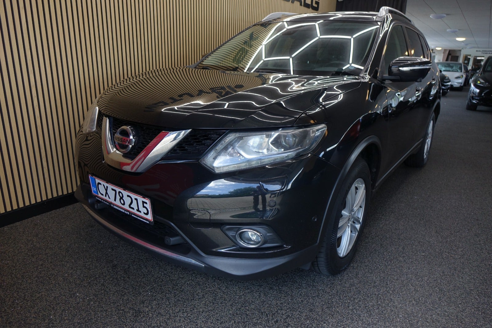 Sort Nissan X-Trail fra 2016