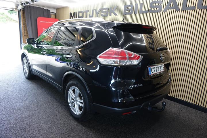Sort Nissan X-Trail fra 2016