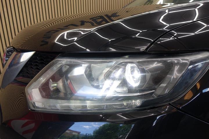 Sort Nissan X-Trail fra 2016