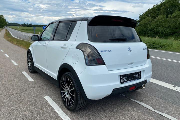 Hvid Suzuki Swift fra 2010