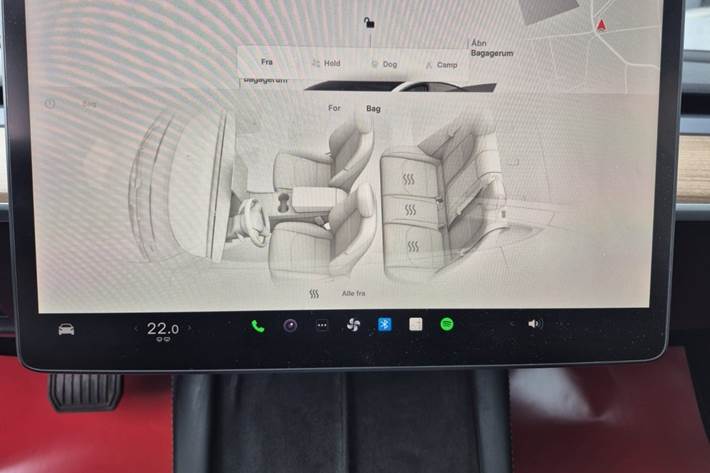 Hvid Tesla Model 3 fra 2021