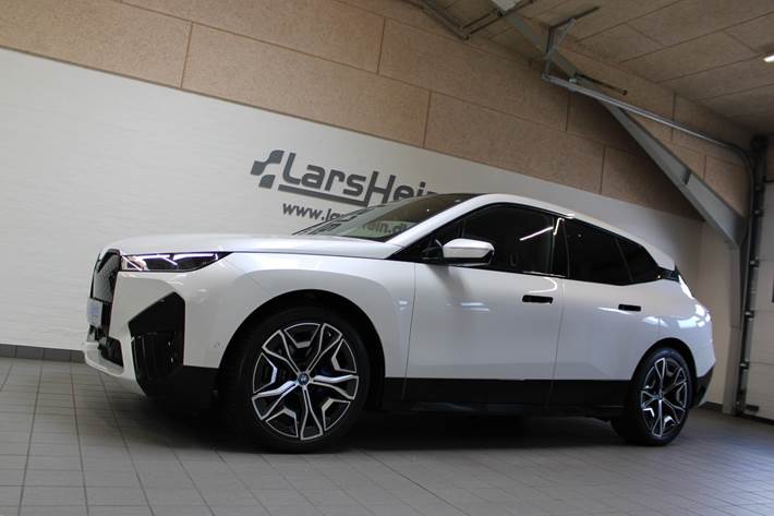Hvid BMW iX fra 2023