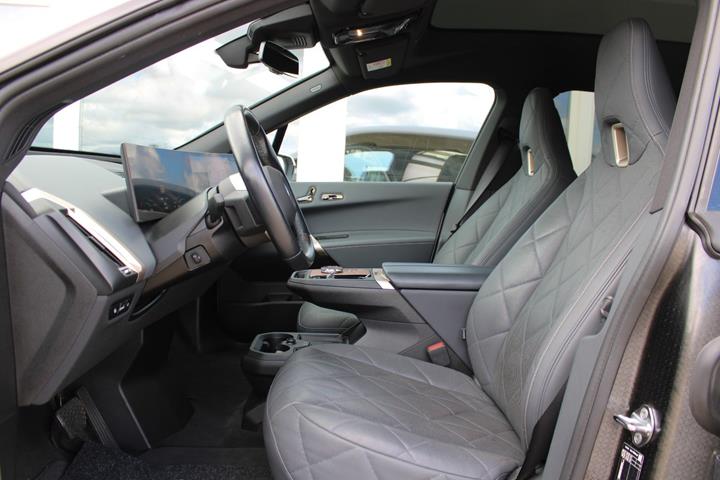 Hvid BMW iX fra 2023