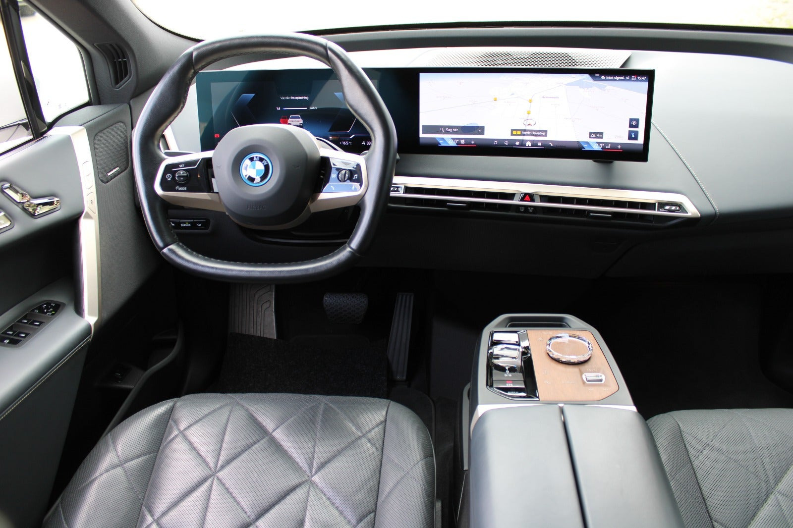 Hvid BMW iX fra 2023