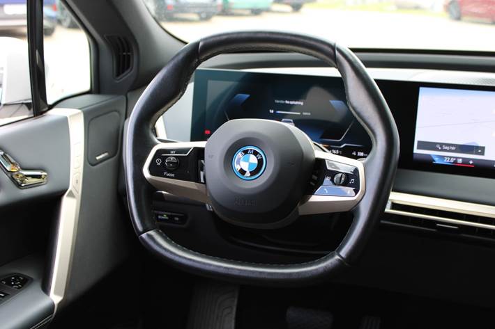 Hvid BMW iX fra 2023