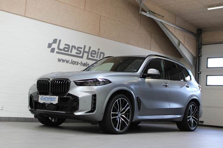 Grå BMW X5 fra 2024