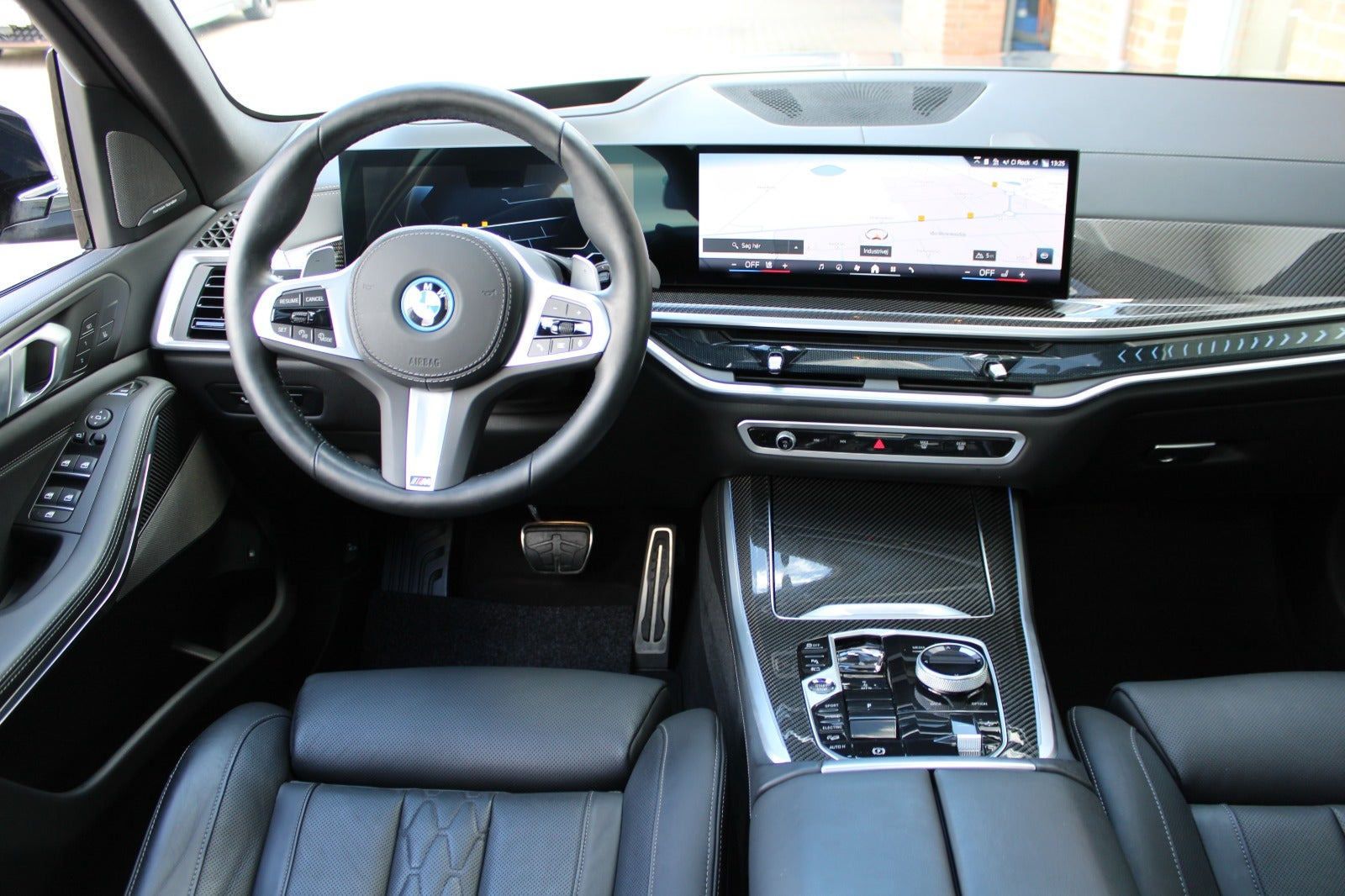 Grå BMW X5 fra 2024