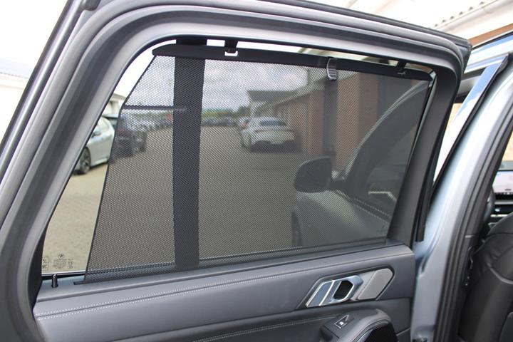 Grå BMW X5 fra 2024
