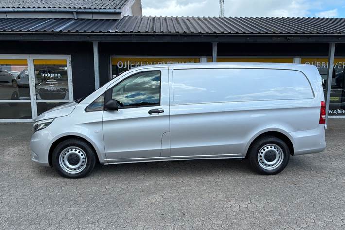Sølv Mercedes Vito 116 fra 2020