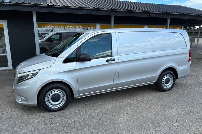 Sølv Mercedes Vito 116 fra 2020