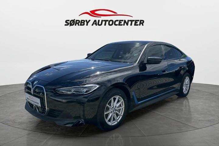 Sort BMW i4 fra 2024 set udefra