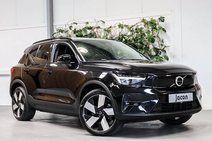 Sort Volvo XC40 fra 2023