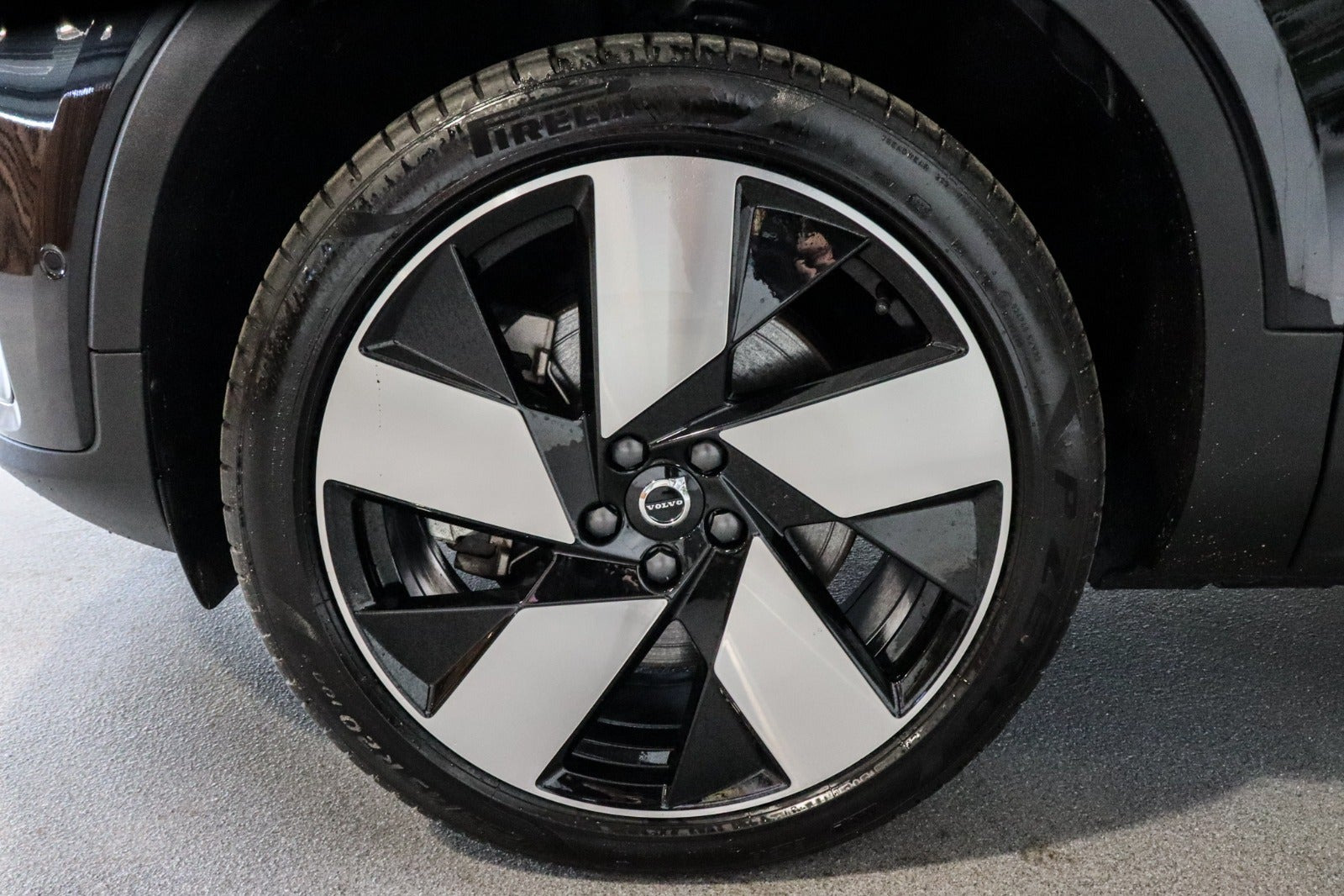 Sort Volvo XC40 fra 2023