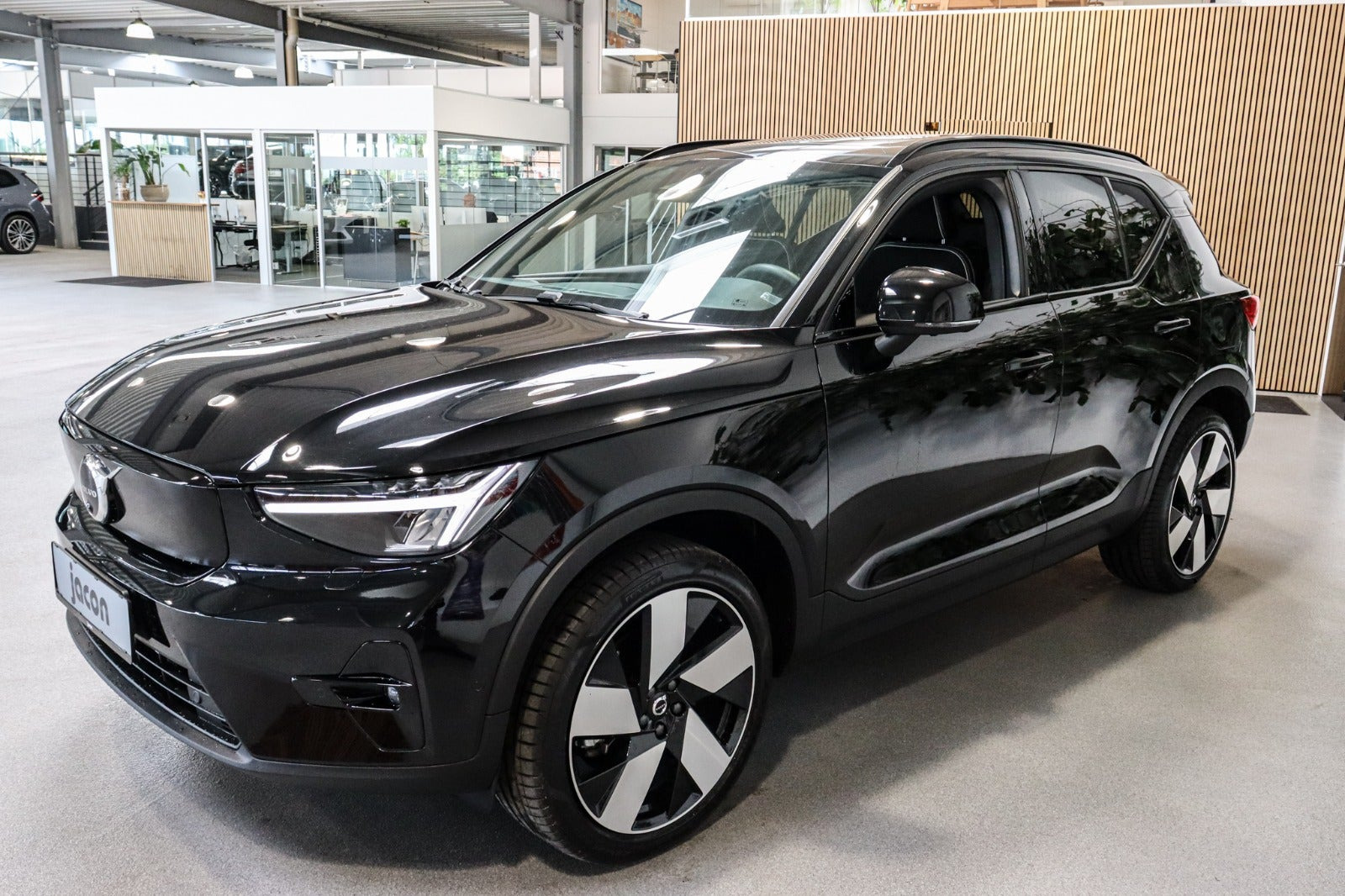 Sort Volvo XC40 fra 2023