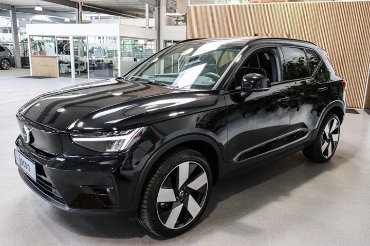 Sort Volvo XC40 fra 2023