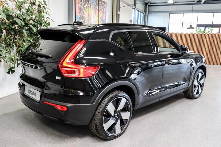 Sort Volvo XC40 fra 2023